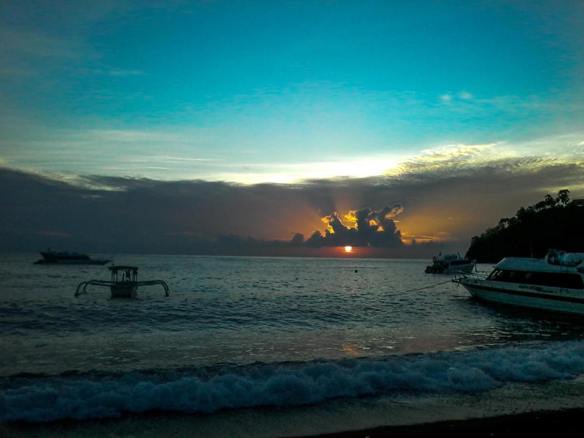 Coconut Beach Bungalows & Warung 2 Amed Exteriör bild