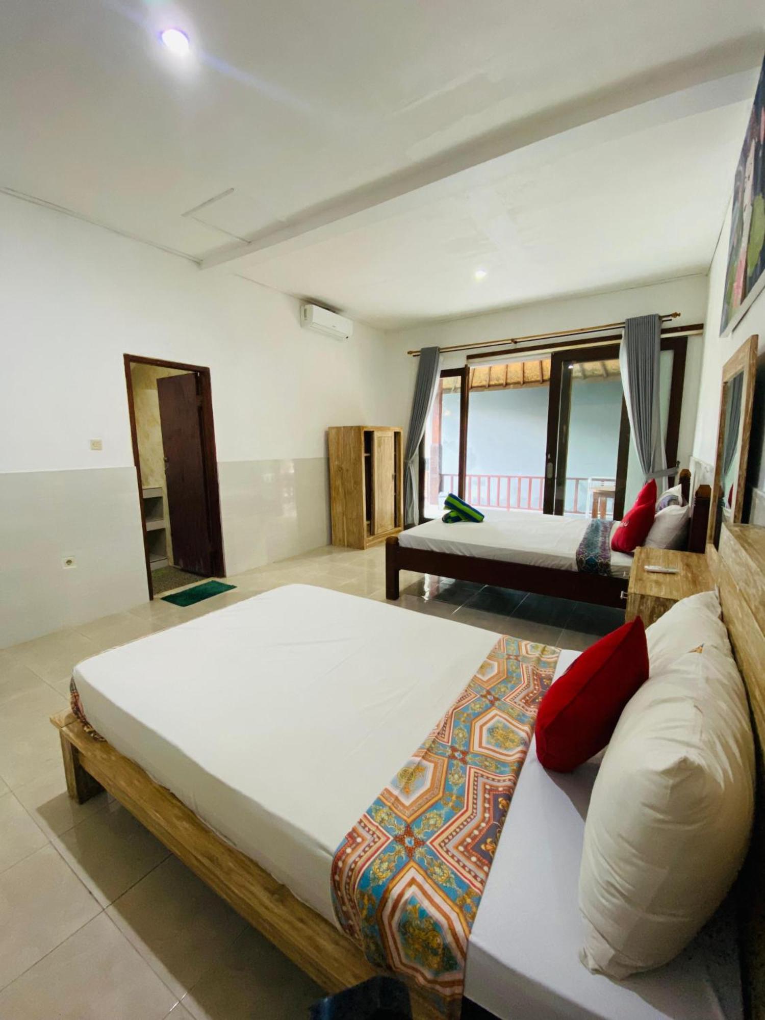 Coconut Beach Bungalows & Warung 2 Amed Exteriör bild