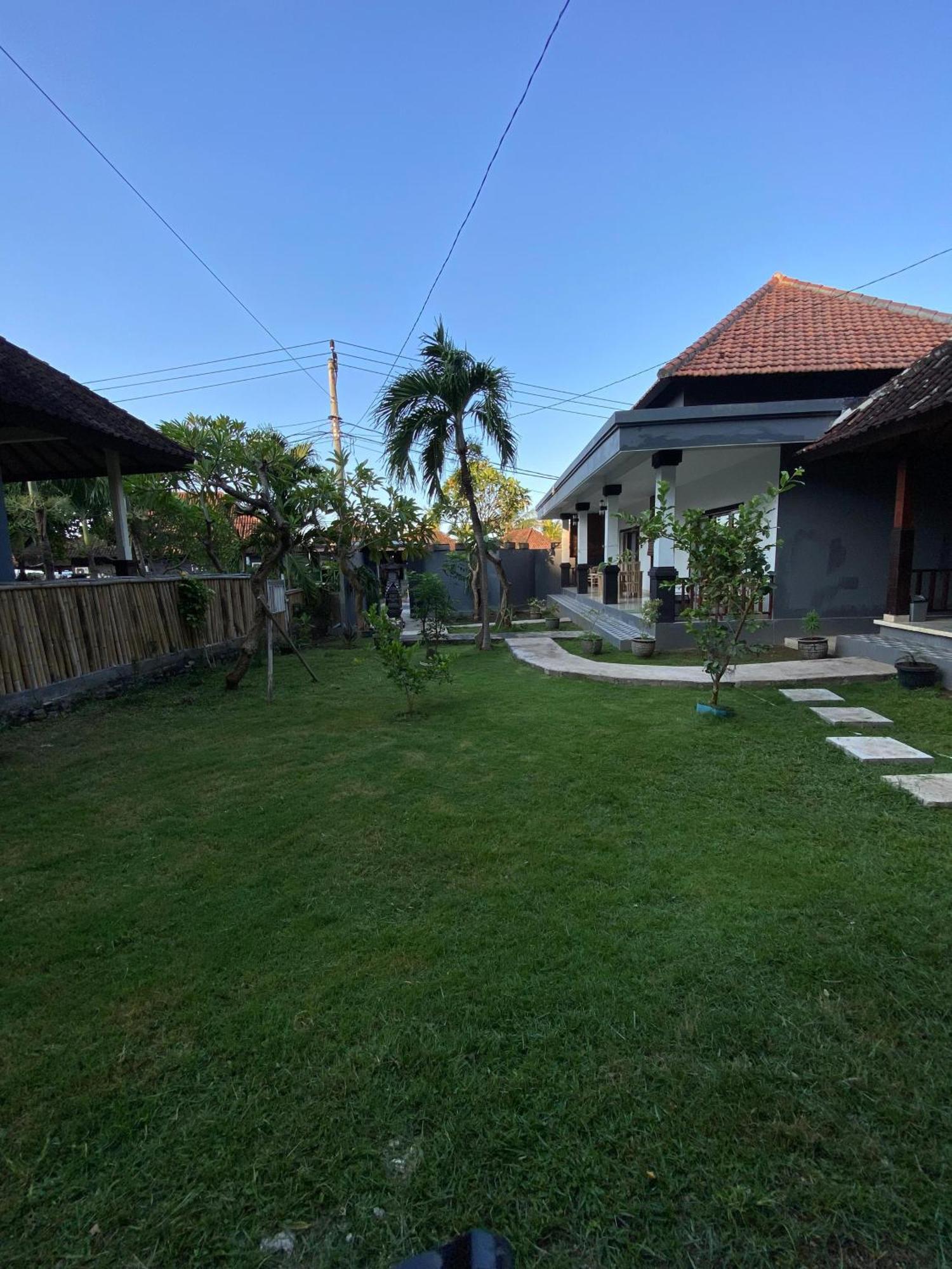 Coconut Beach Bungalows & Warung 2 Amed Exteriör bild